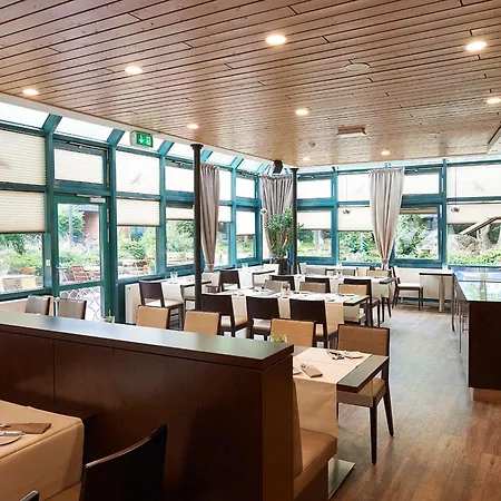 Four Points Flex By Sheraton Hannover מלון